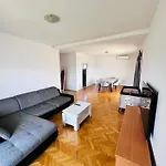 Comfort & Style 1st Floor Apartment