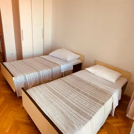 Comfort & Style 1st Floor Apartment