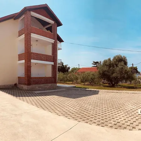 Comfort & Style 1st Floor Apartment Bibinje
